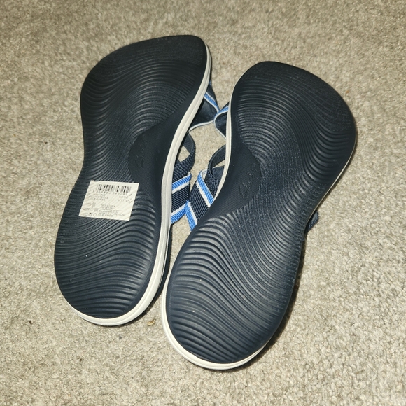 Clarks Cloudsteppers Blue and White Casual Sandals - Picture 4 of 5